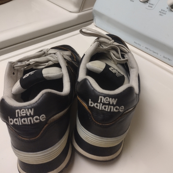 7.5 New Balance all leather black coach . - Picture 2 of 4
